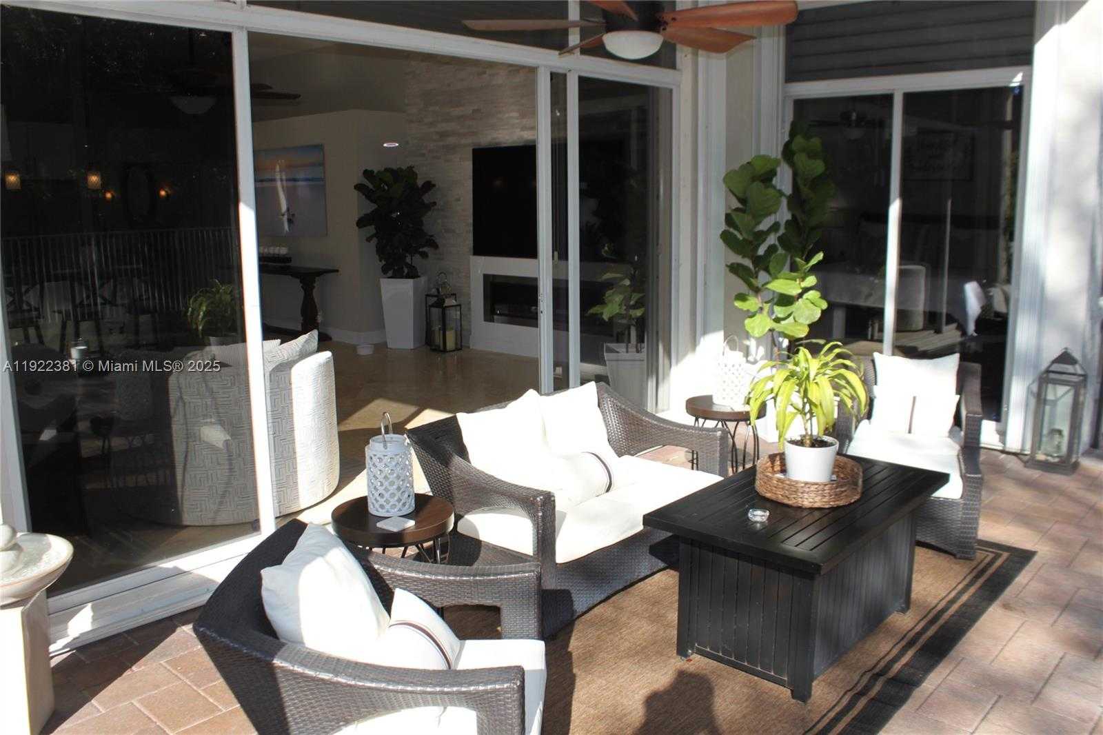 Small Image of 2524 BAY POINTE CT #2524, Weston Number 6