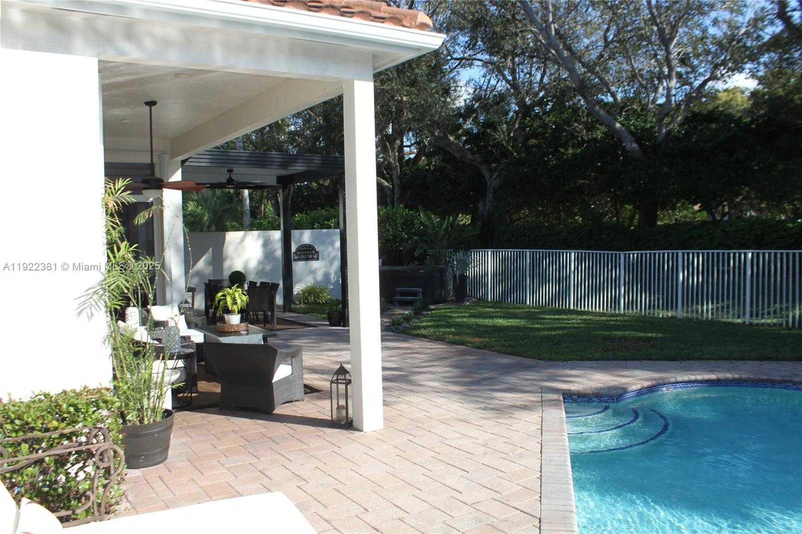 Small Image of 2524 BAY POINTE CT #2524, Weston Number 8