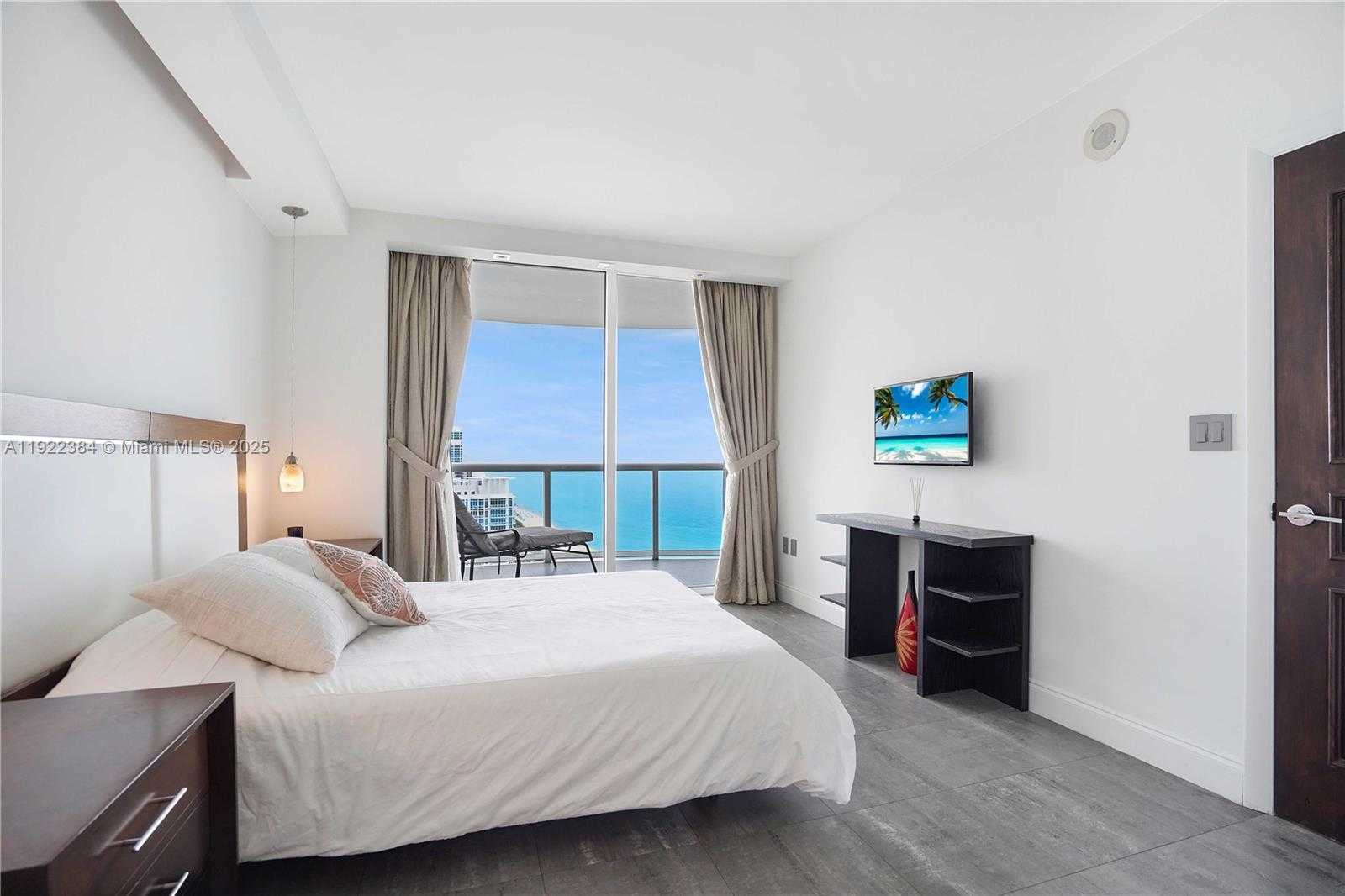 Small Image of 6365 COLLINS AVE #2711, Miami Beach Number 3
