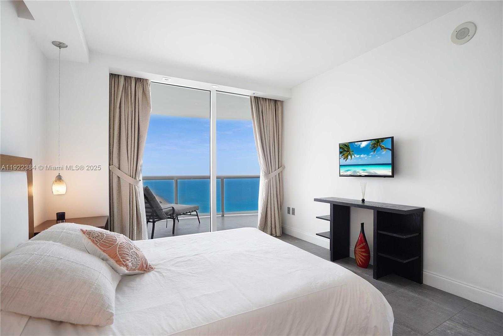 Small Image of 6365 COLLINS AVE #2711, Miami Beach Number 8