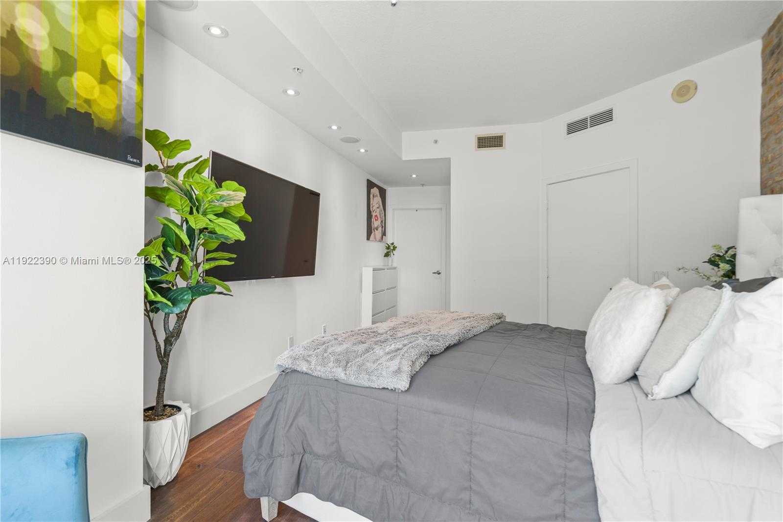 Small Image of 60 SOUTH WEST 13TH ST #4616, Miami Number 22