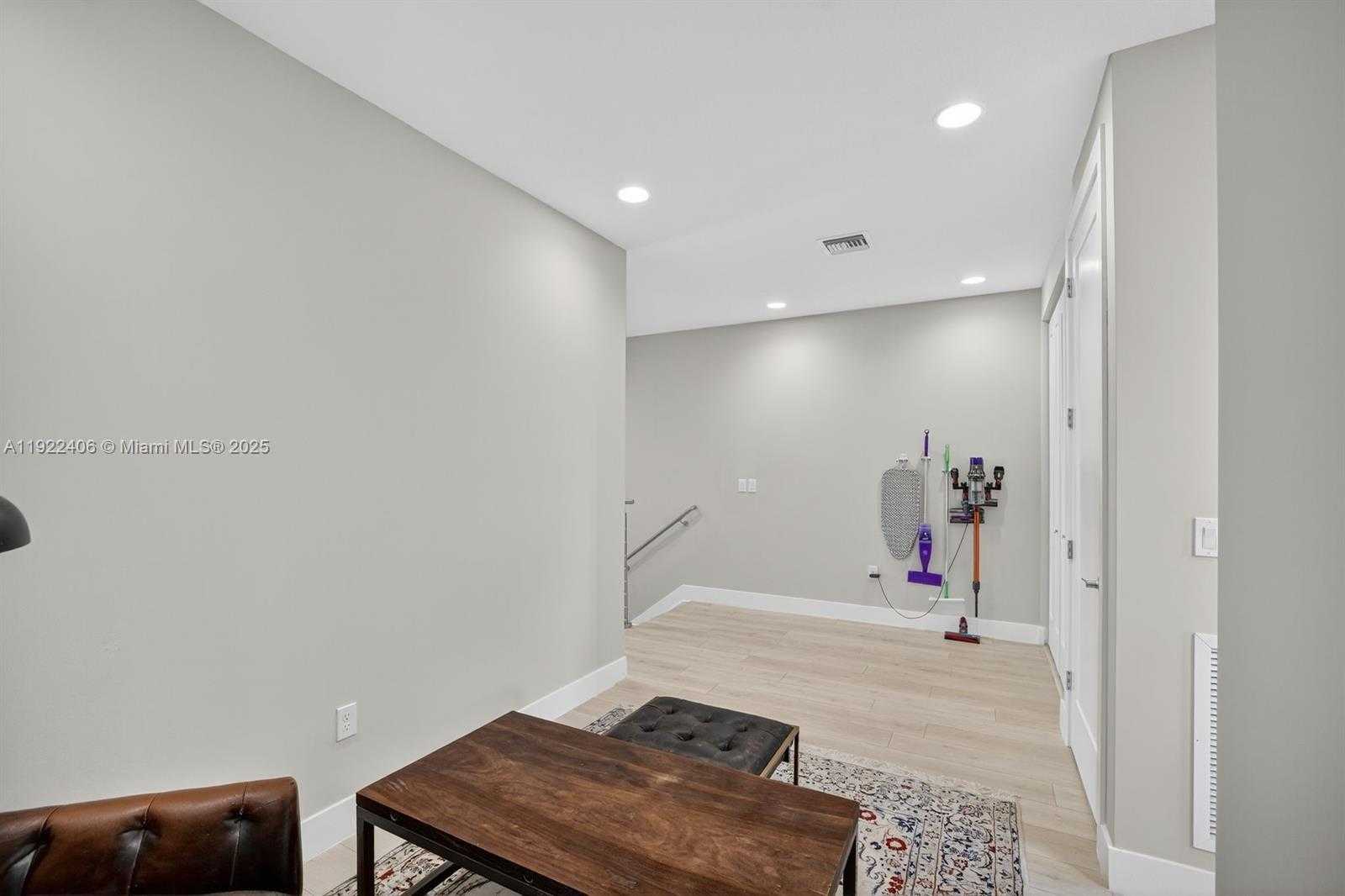 Small Image of 1402 SOUTH WEST 4TH AVE, Fort Lauderdale Number 48