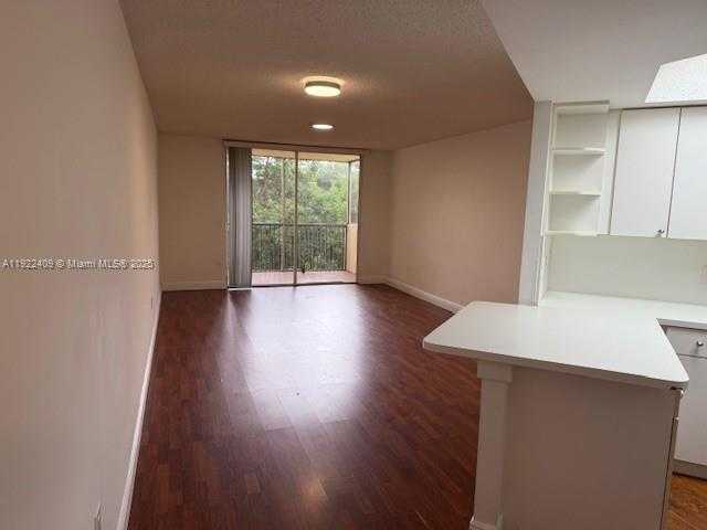 Small Image of 8333 LAKE DR #502, Doral Number 1