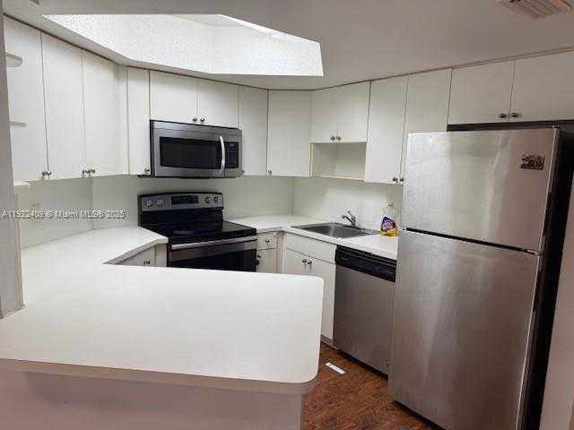 Small Image of 8333 LAKE DR #502, Doral Number 2