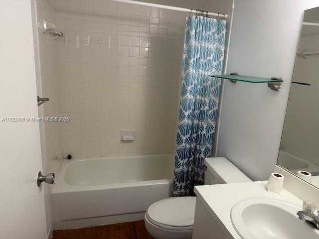 Small Image of 8333 LAKE DR #502, Doral Number 4