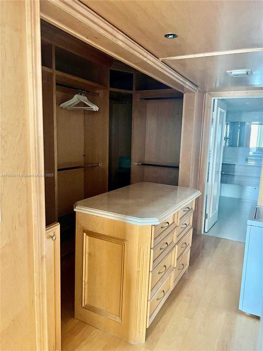 Small Image of 1717 NORTH BAYSHORE DR #A-1856, Miami Number 11