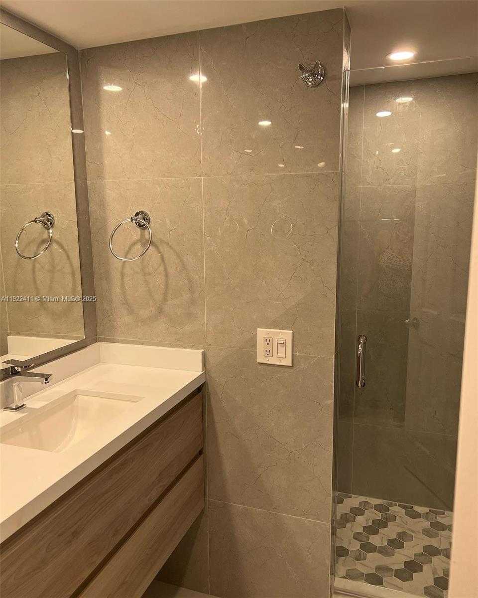 Small Image of 1717 NORTH BAYSHORE DR #A-1856, Miami Number 16