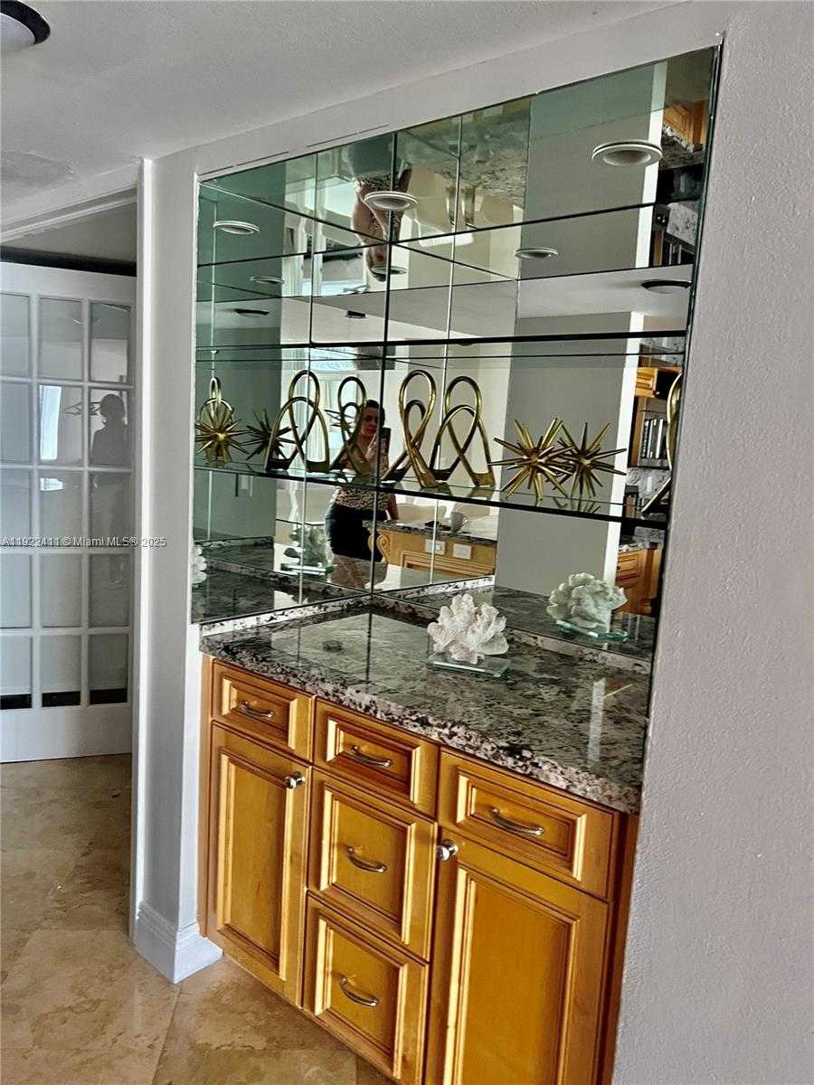 Small Image of 1717 NORTH BAYSHORE DR #A-1856, Miami Number 5