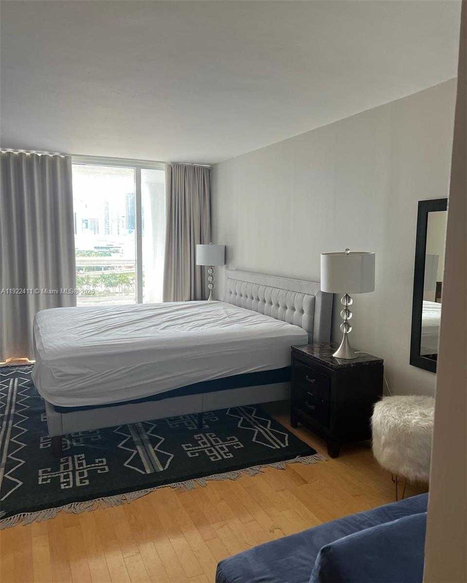 Small Image of 1717 NORTH BAYSHORE DR #A-1856, Miami Number 7