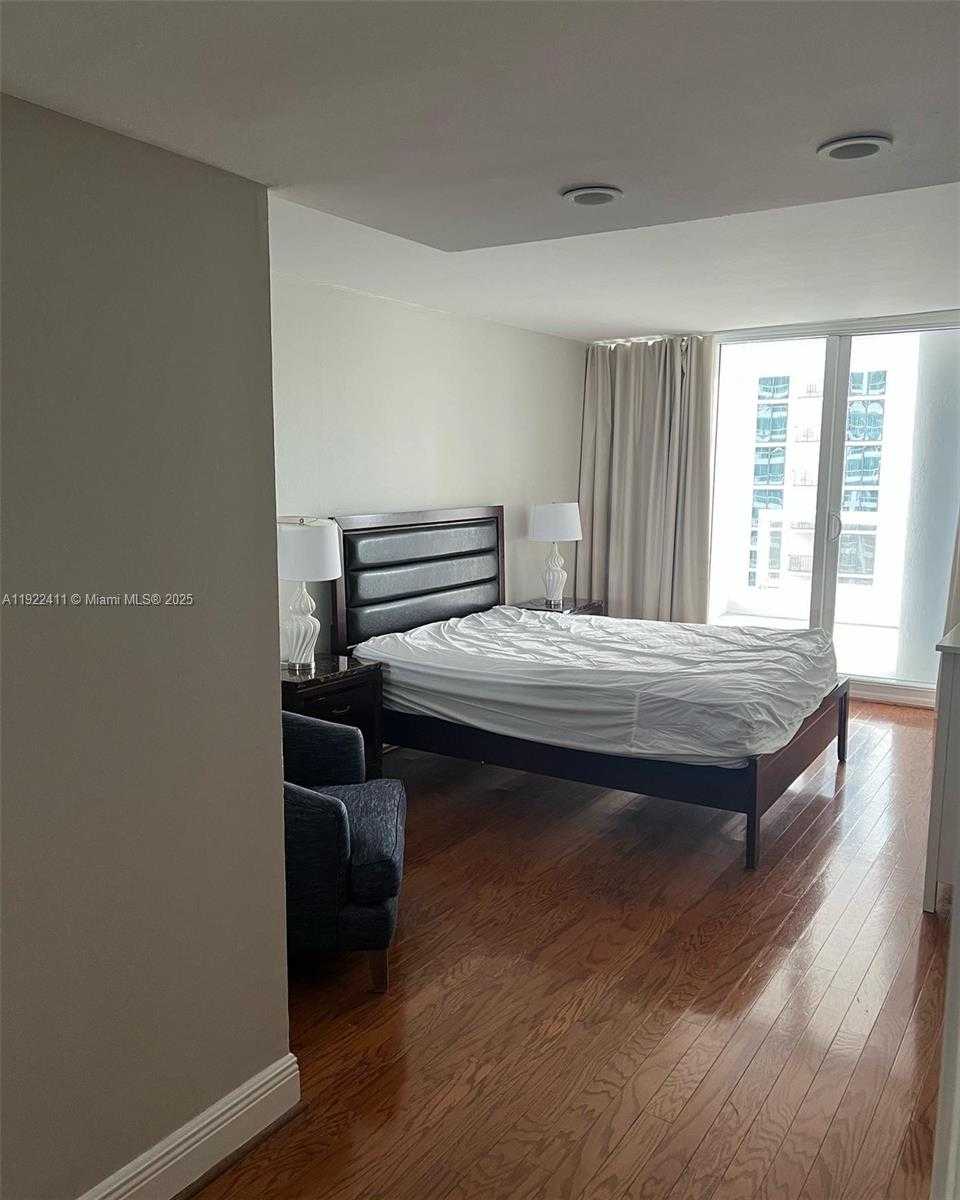 Small Image of 1717 NORTH BAYSHORE DR #A-1856, Miami Number 9