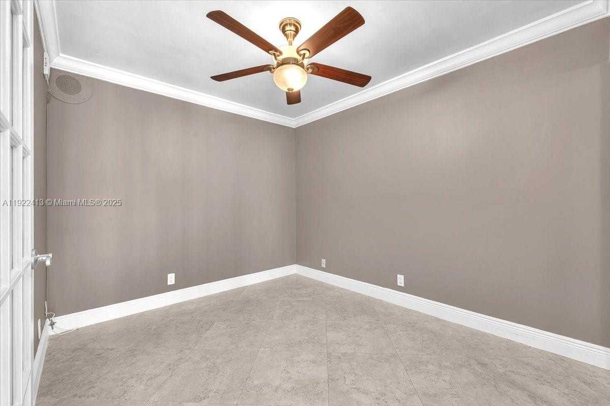 Small Image of 2401 COLLINS AVE #1807, Miami Beach Number 10