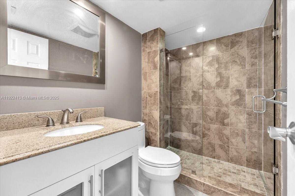 Small Image of 2401 COLLINS AVE #1807, Miami Beach Number 11