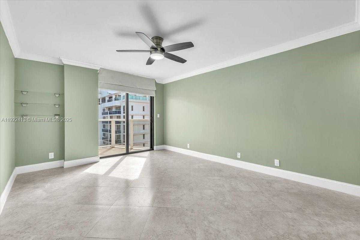 Small Image of 2401 COLLINS AVE #1807, Miami Beach Number 12