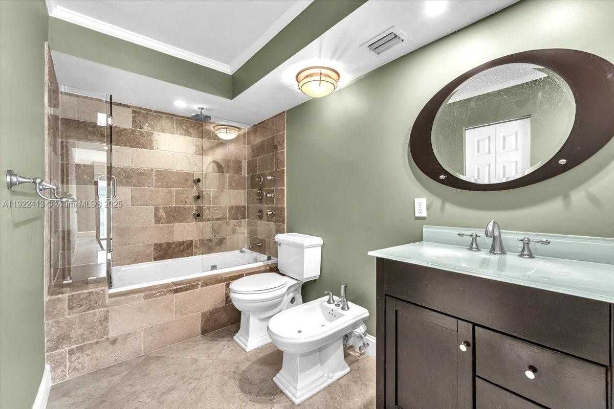 Small Image of 2401 COLLINS AVE #1807, Miami Beach Number 13