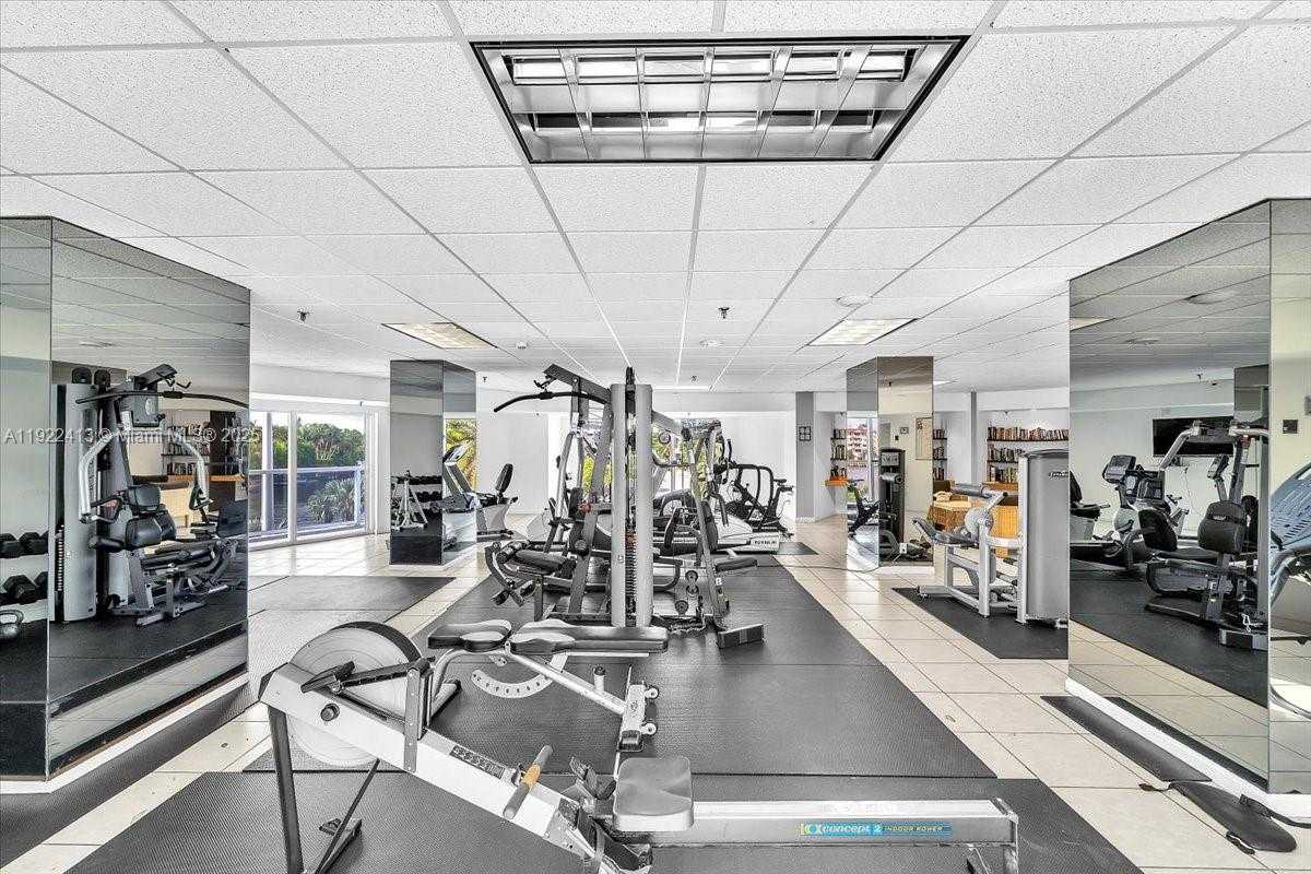 Small Image of 2401 COLLINS AVE #1807, Miami Beach Number 16