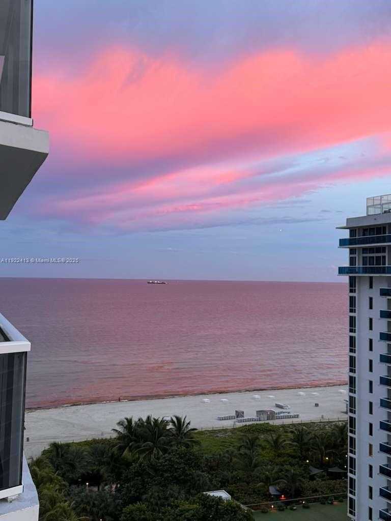 Small Image of 2401 COLLINS AVE #1807, Miami Beach Number 2