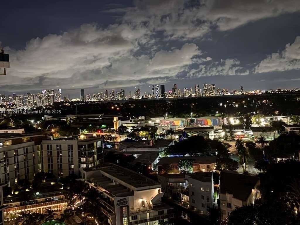 Small Image of 2401 COLLINS AVE #1807, Miami Beach Number 4