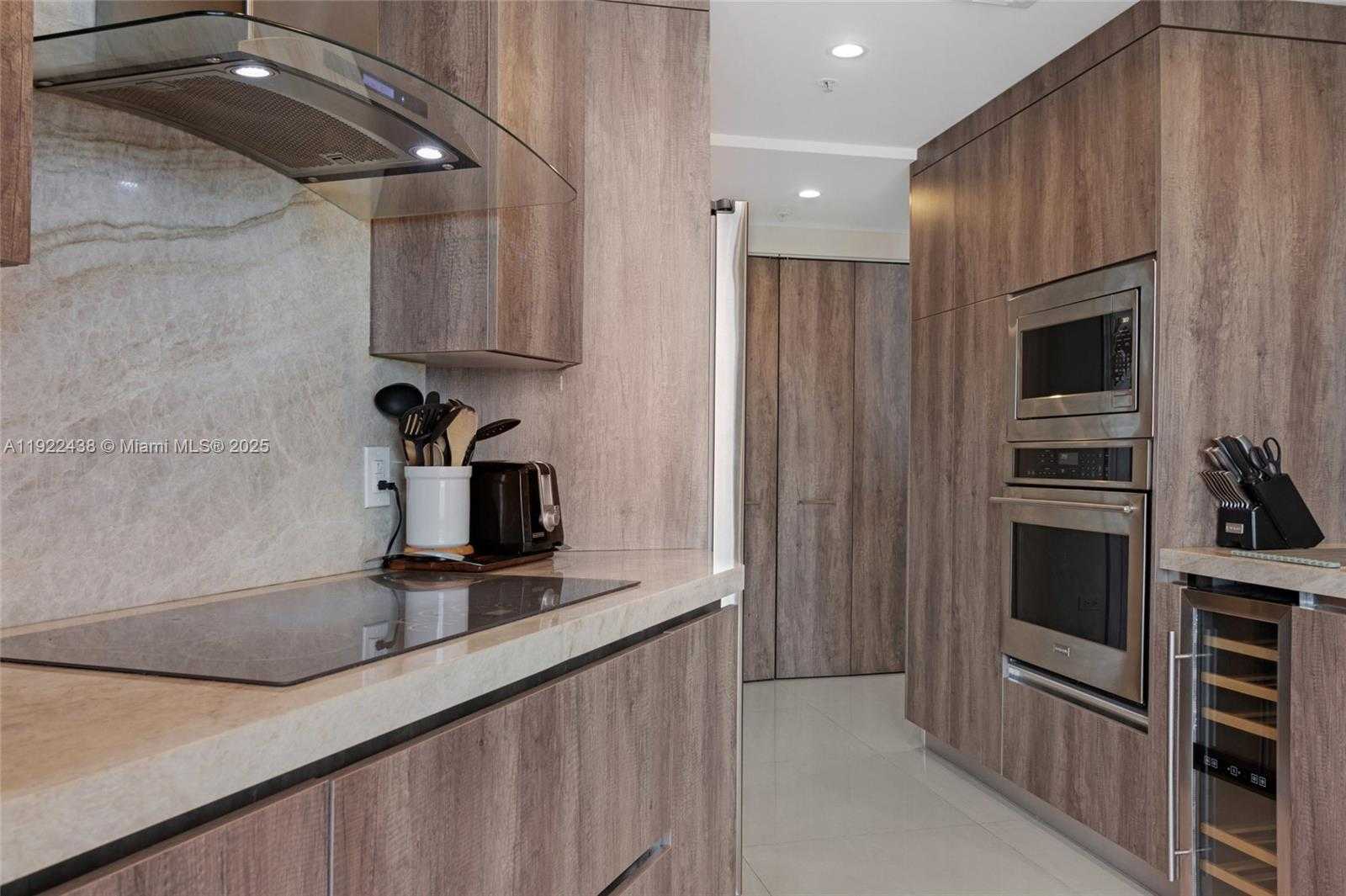 Small Image of 848 BRICKELL KEY DR #3905, Miami Number 10