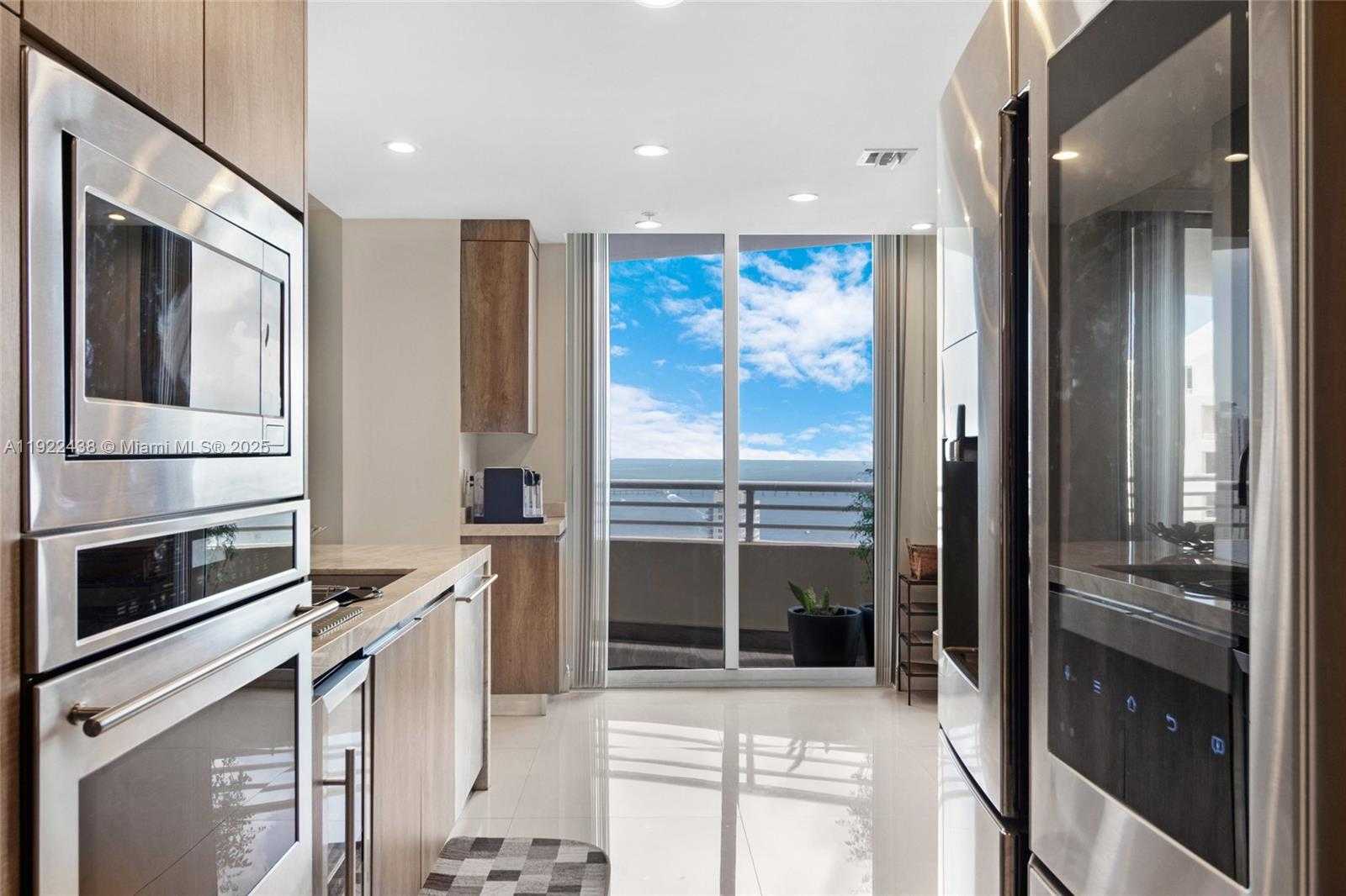 Small Image of 848 BRICKELL KEY DR #3905, Miami Number 11