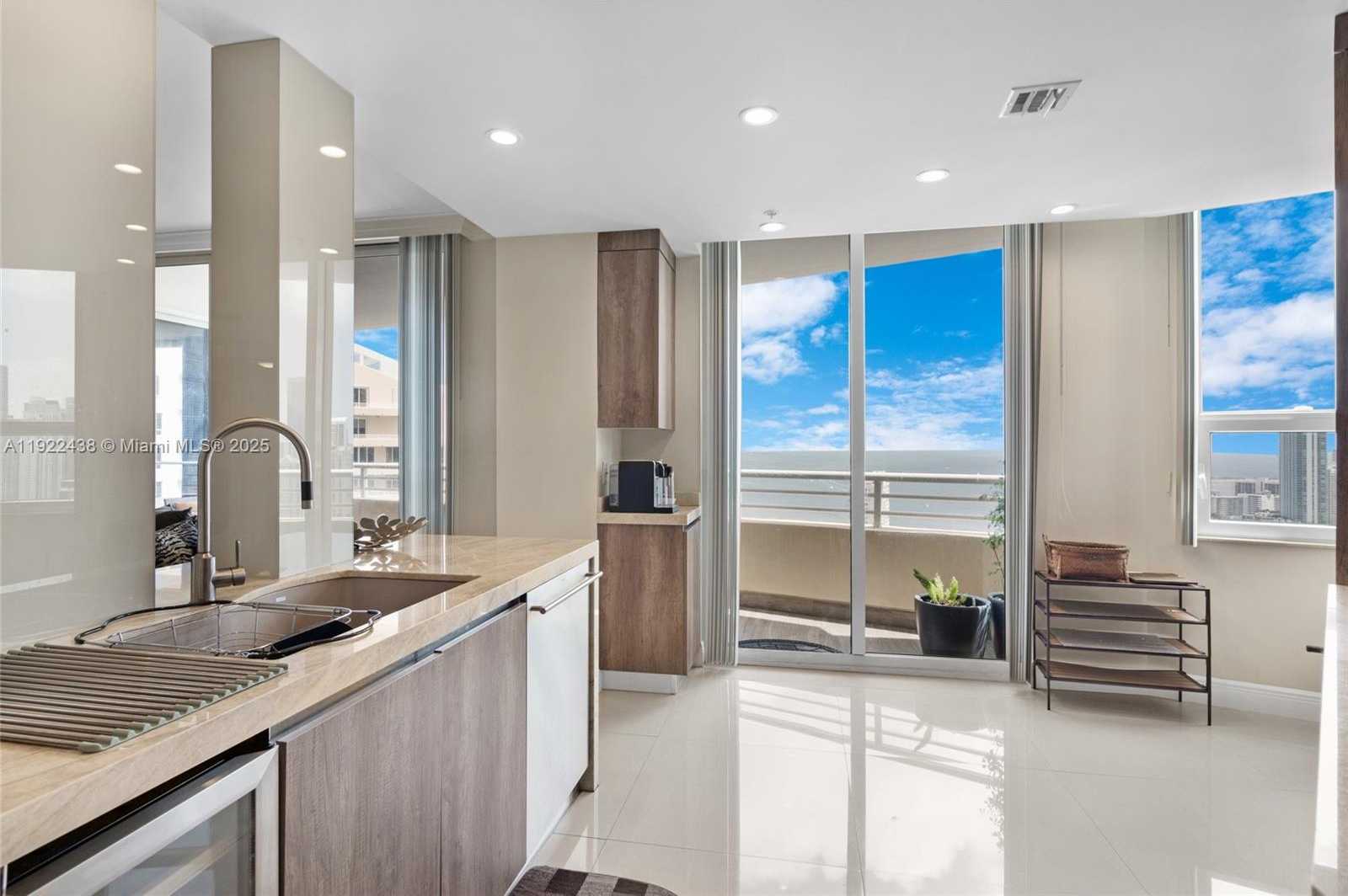Small Image of 848 BRICKELL KEY DR #3905, Miami Number 12