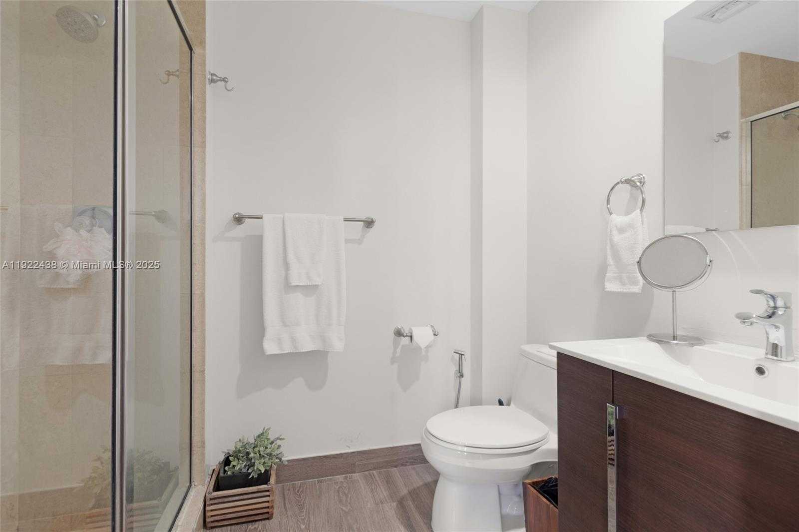 Small Image of 848 BRICKELL KEY DR #3905, Miami Number 21