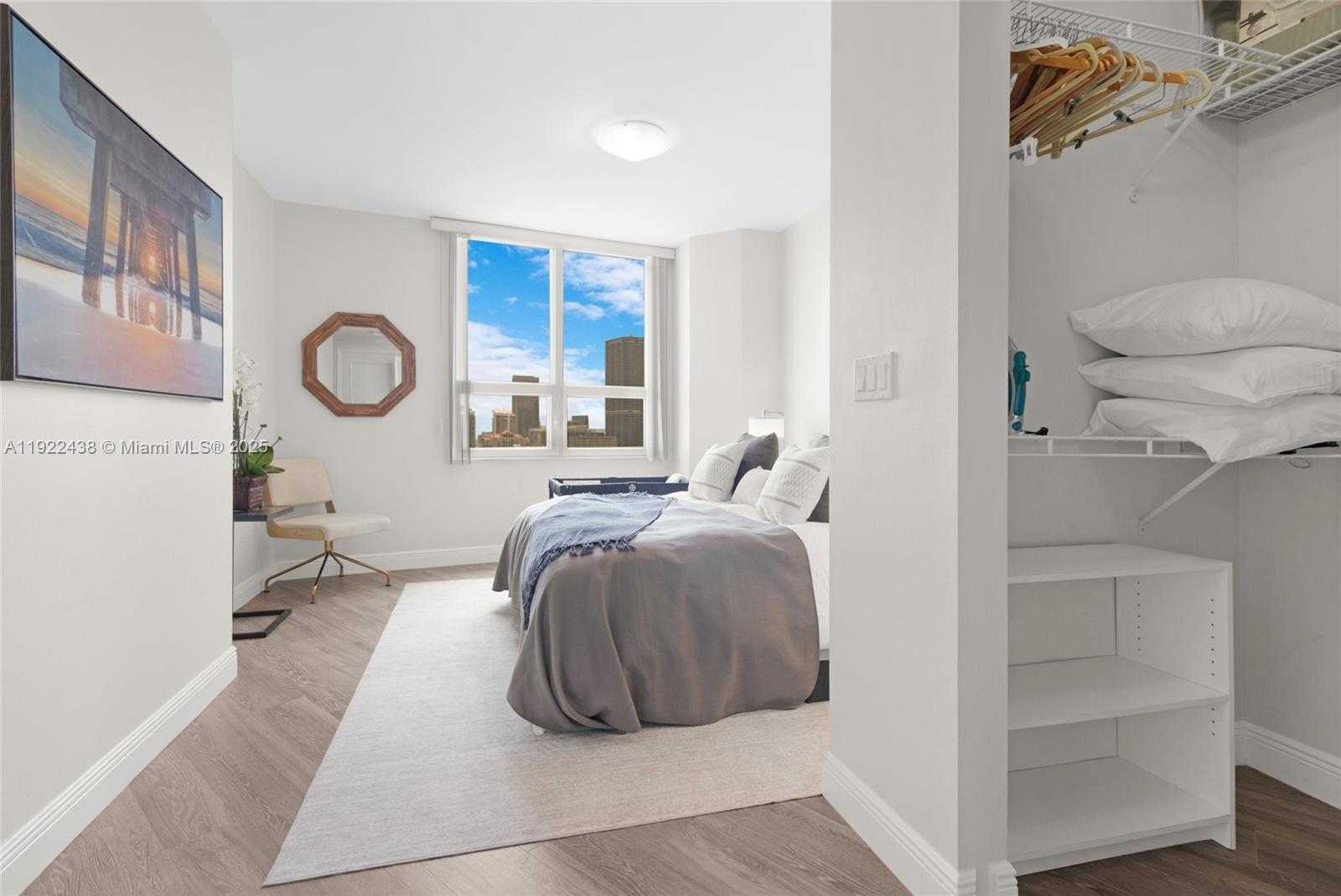 Small Image of 848 BRICKELL KEY DR #3905, Miami Number 24