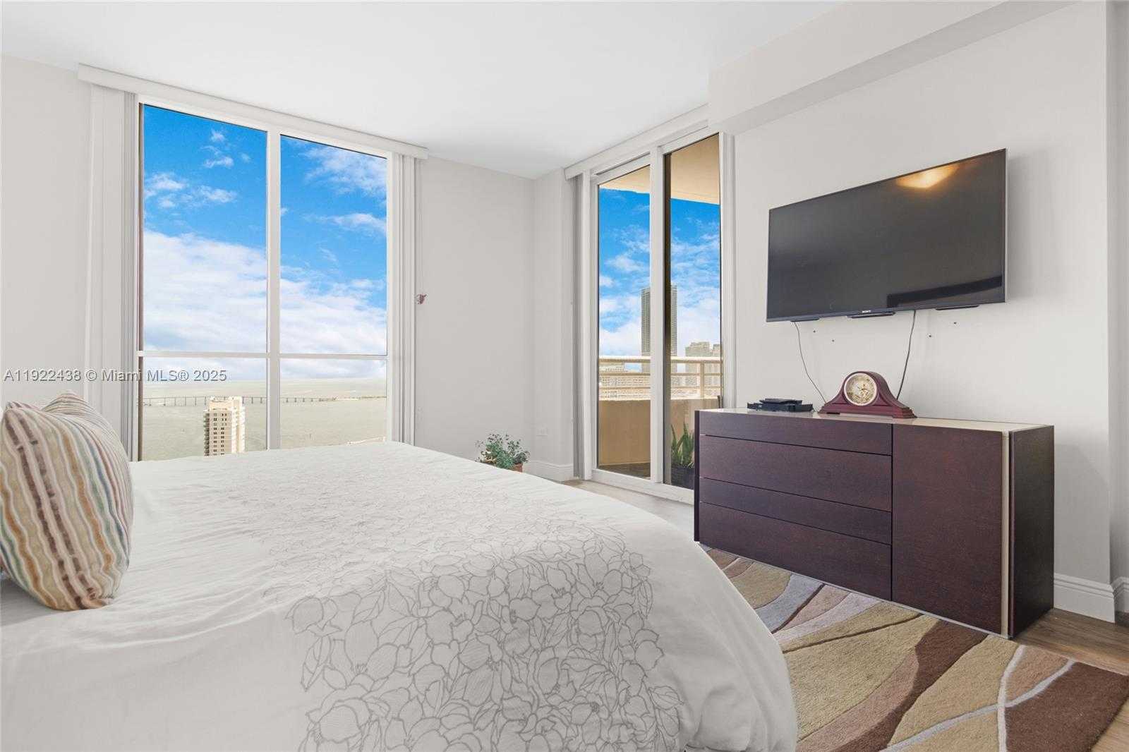 Small Image of 848 BRICKELL KEY DR #3905, Miami Number 25