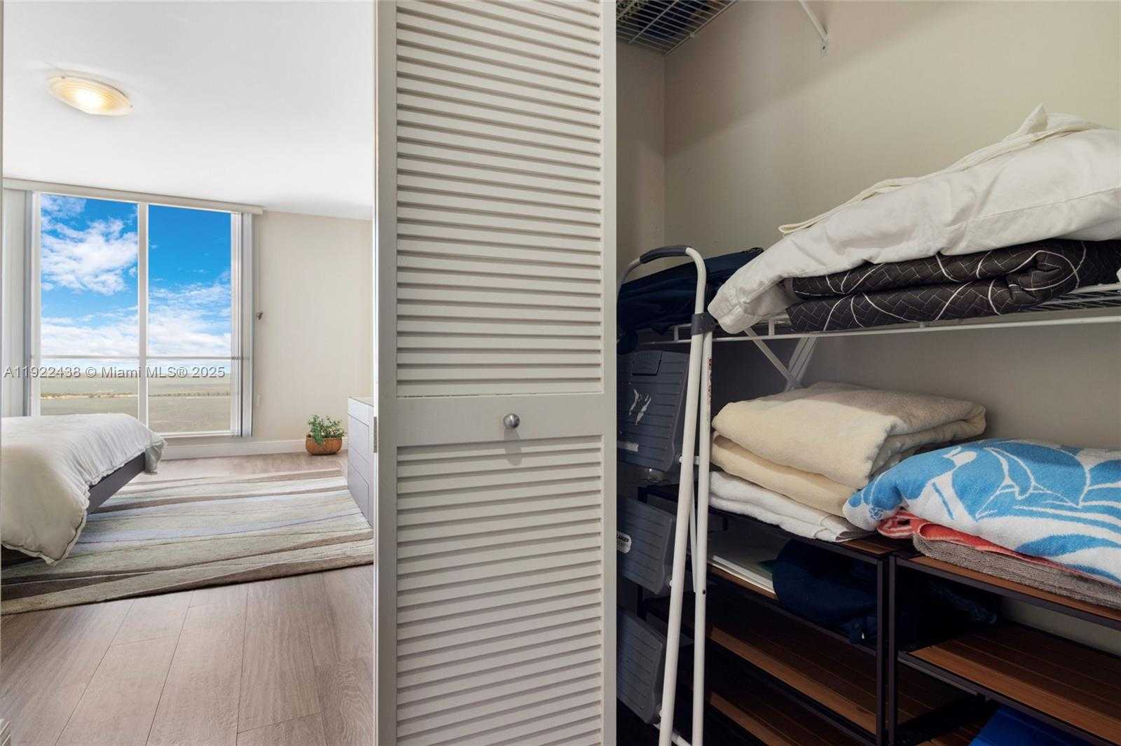 Small Image of 848 BRICKELL KEY DR #3905, Miami Number 29