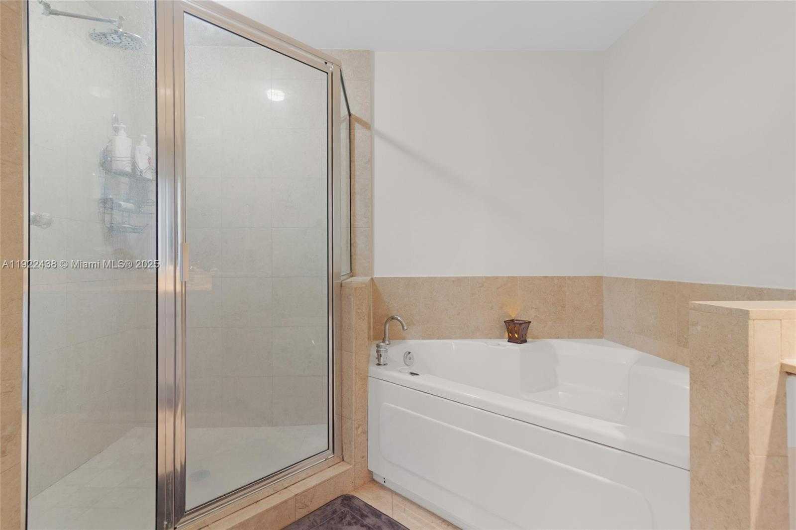 Small Image of 848 BRICKELL KEY DR #3905, Miami Number 31