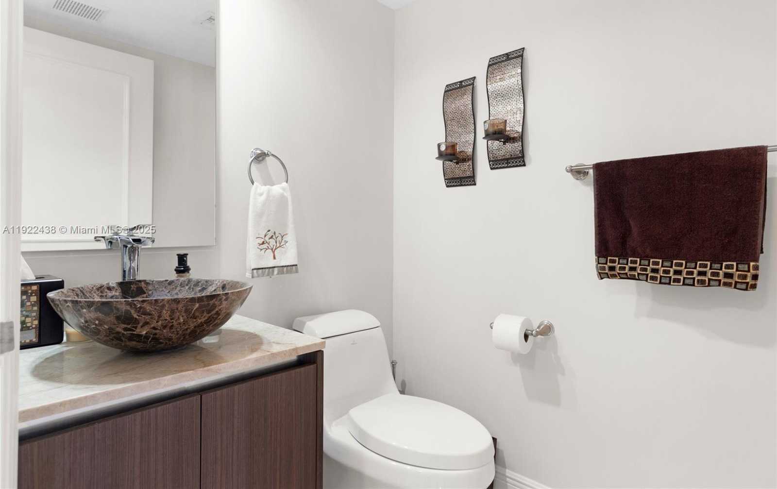 Small Image of 848 BRICKELL KEY DR #3905, Miami Number 33