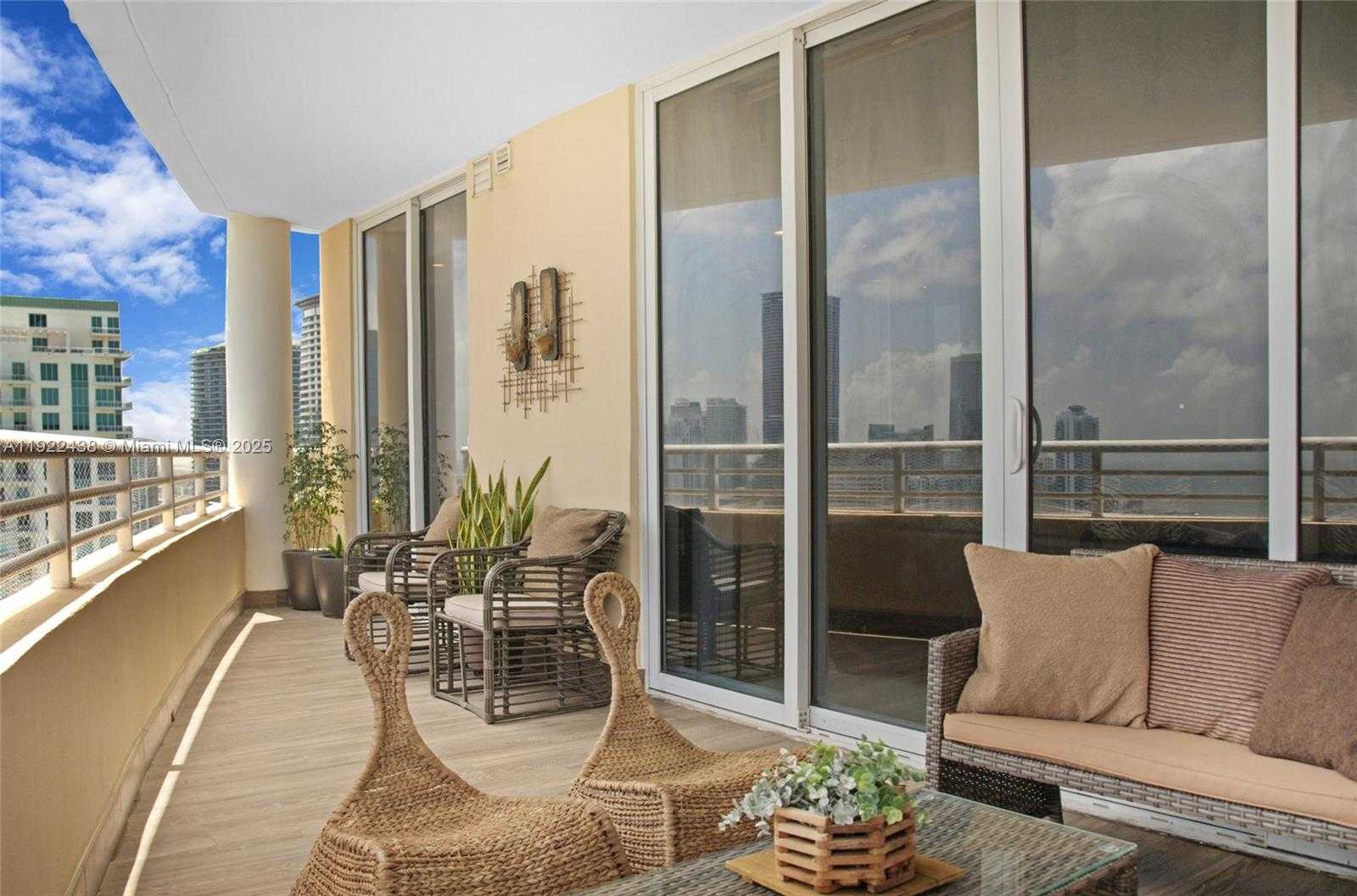 Small Image of 848 BRICKELL KEY DR #3905, Miami Number 37
