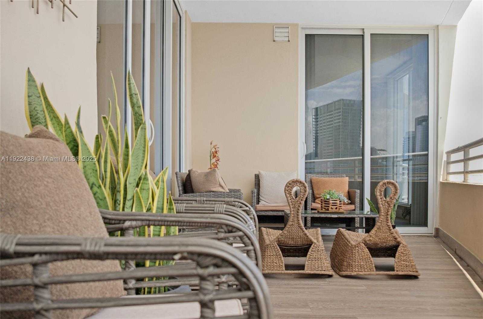 Small Image of 848 BRICKELL KEY DR #3905, Miami Number 38