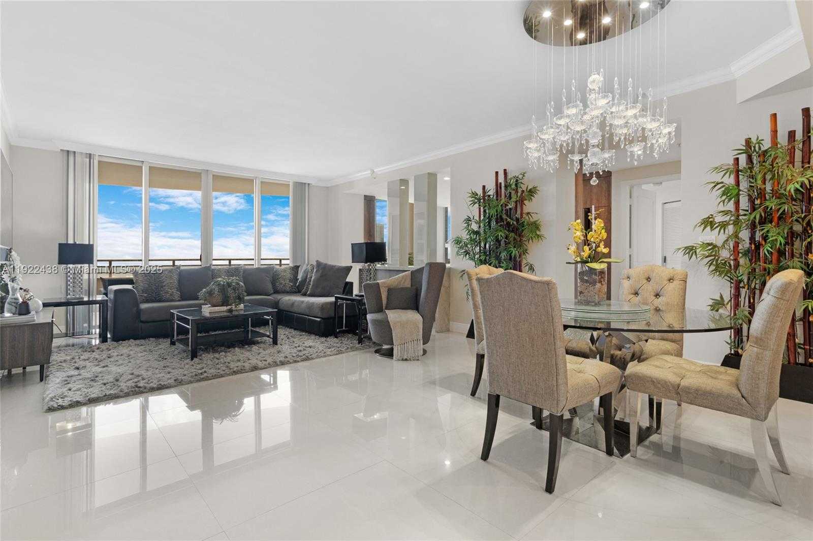 Small Image of 848 BRICKELL KEY DR #3905, Miami Number 4