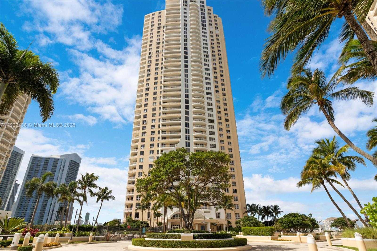 Small Image of 848 BRICKELL KEY DR #3905, Miami Number 46