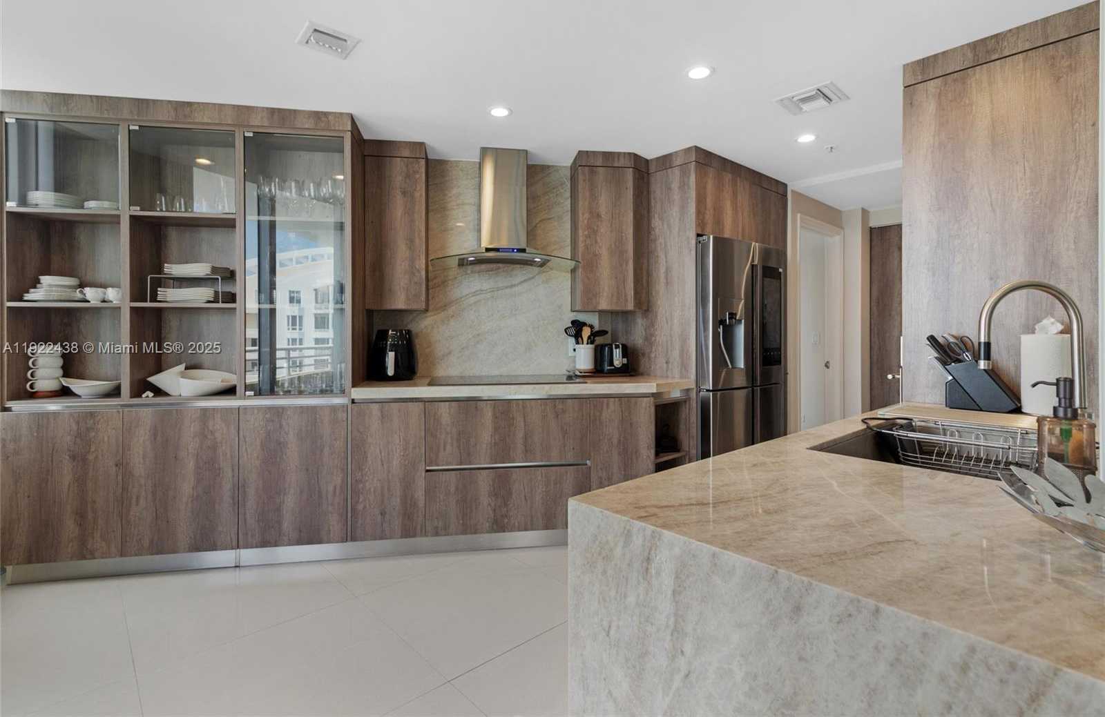 Small Image of 848 BRICKELL KEY DR #3905, Miami Number 8