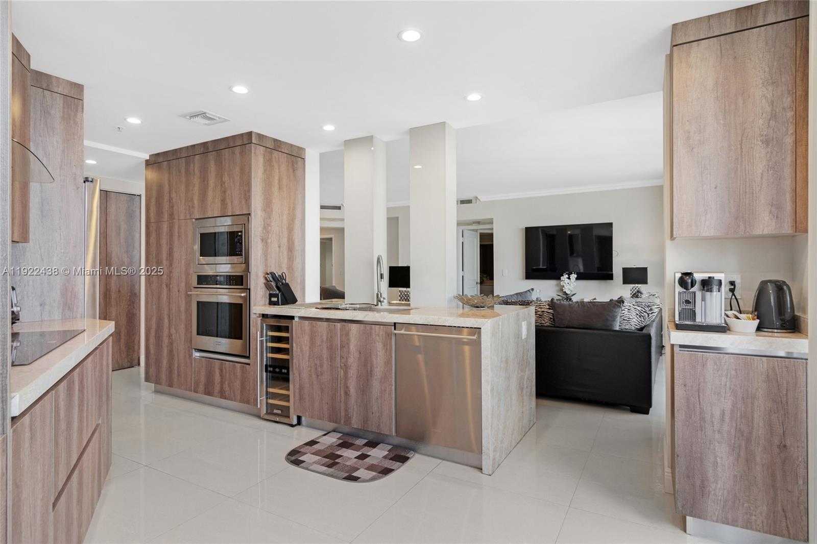 Small Image of 848 BRICKELL KEY DR #3905, Miami Number 9