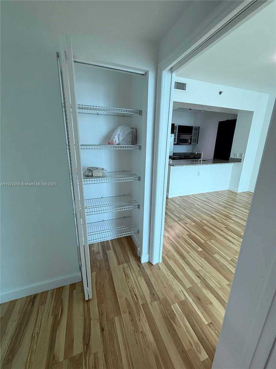 Small Image of 950 BRICKELL BAY DR #3403, Miami Number 11