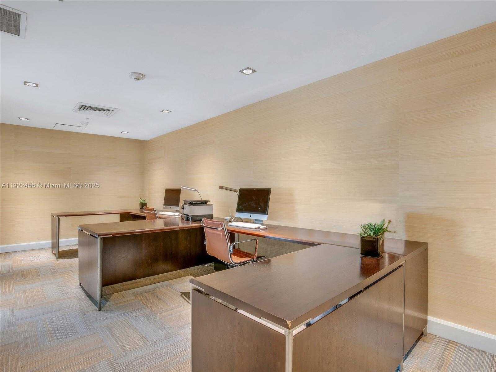 Small Image of 950 BRICKELL BAY DR #3403, Miami Number 16