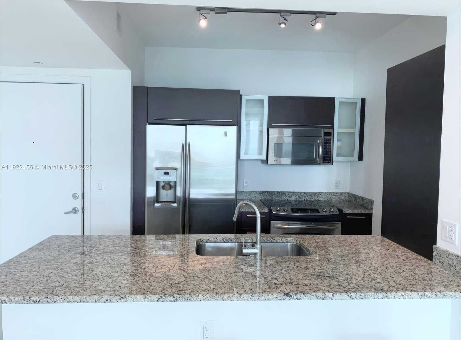 Small Image of 950 BRICKELL BAY DR #3403, Miami Number 2