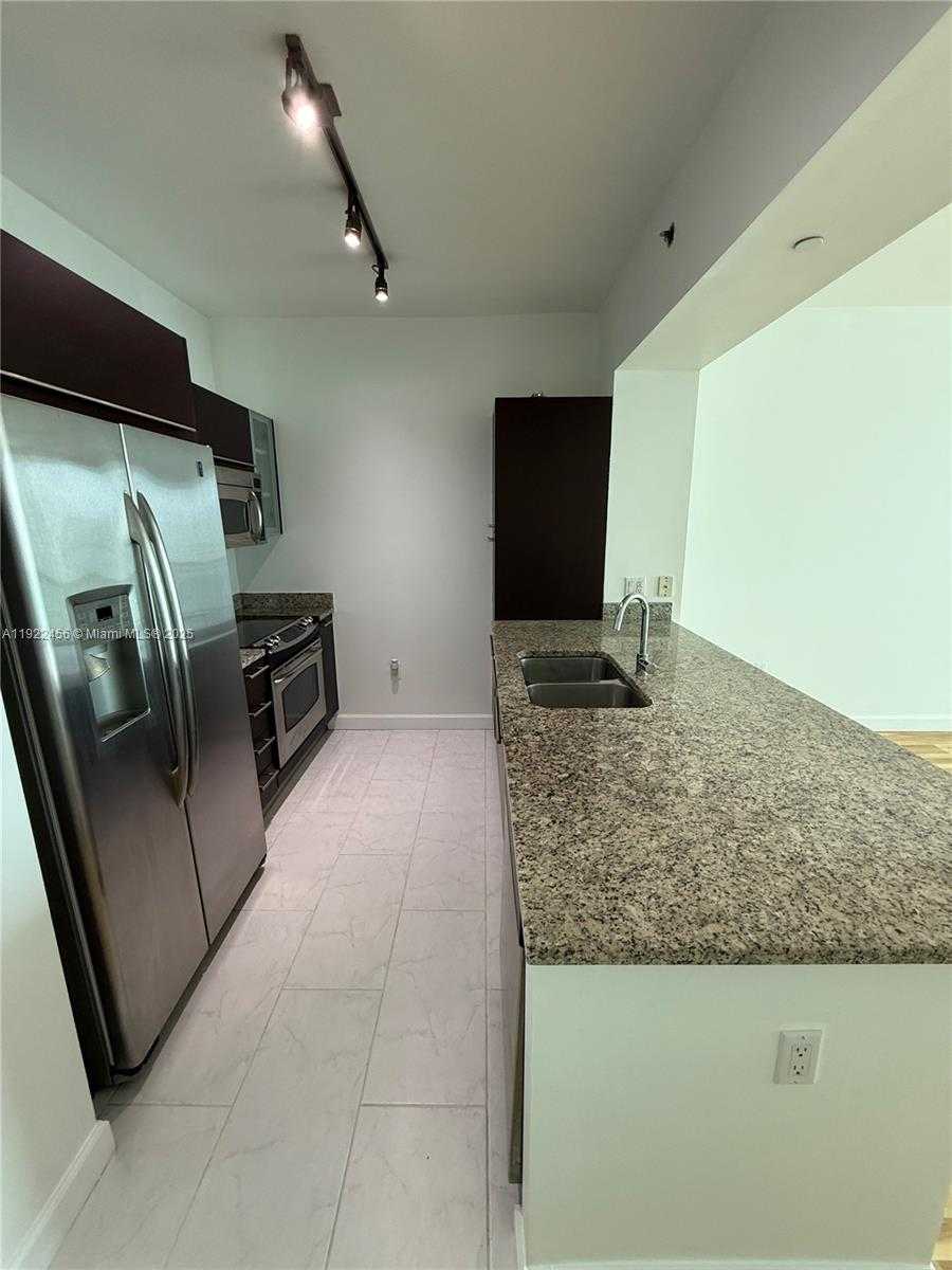 Small Image of 950 BRICKELL BAY DR #3403, Miami Number 4