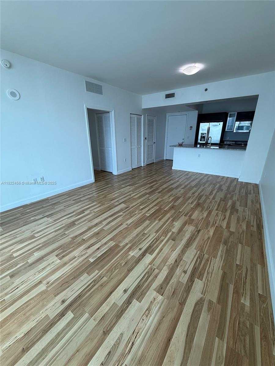 Small Image of 950 BRICKELL BAY DR #3403, Miami Number 6