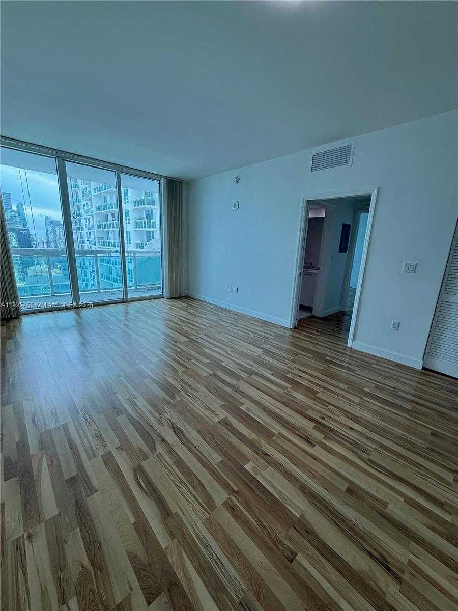 Small Image of 950 BRICKELL BAY DR #3403, Miami Number 7