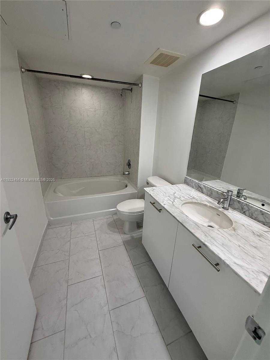 Small Image of 950 BRICKELL BAY DR #3403, Miami Number 9