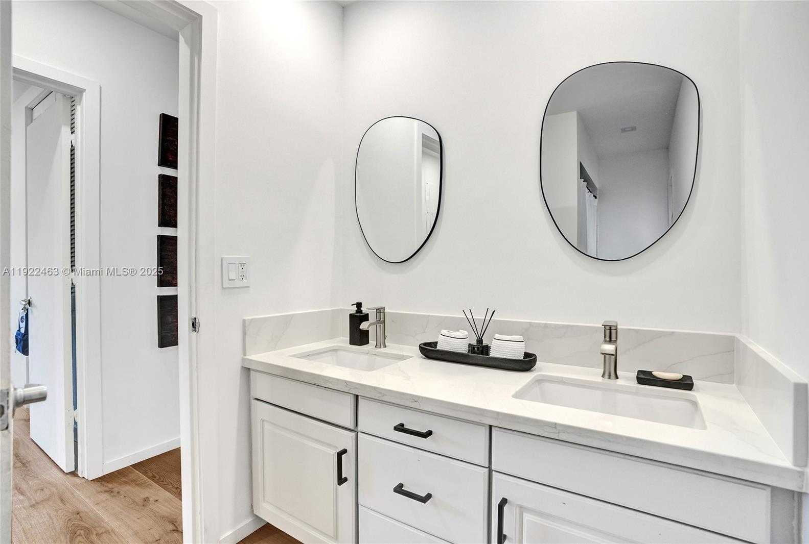 Small Image of 7941 SOUTH WEST 143RD ST, Palmetto Bay Number 17