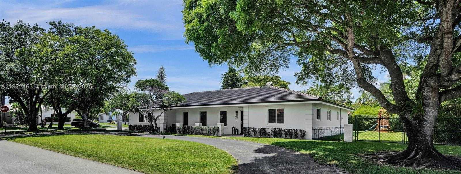 Small Image of 7941 SOUTH WEST 143RD ST, Palmetto Bay Number 2