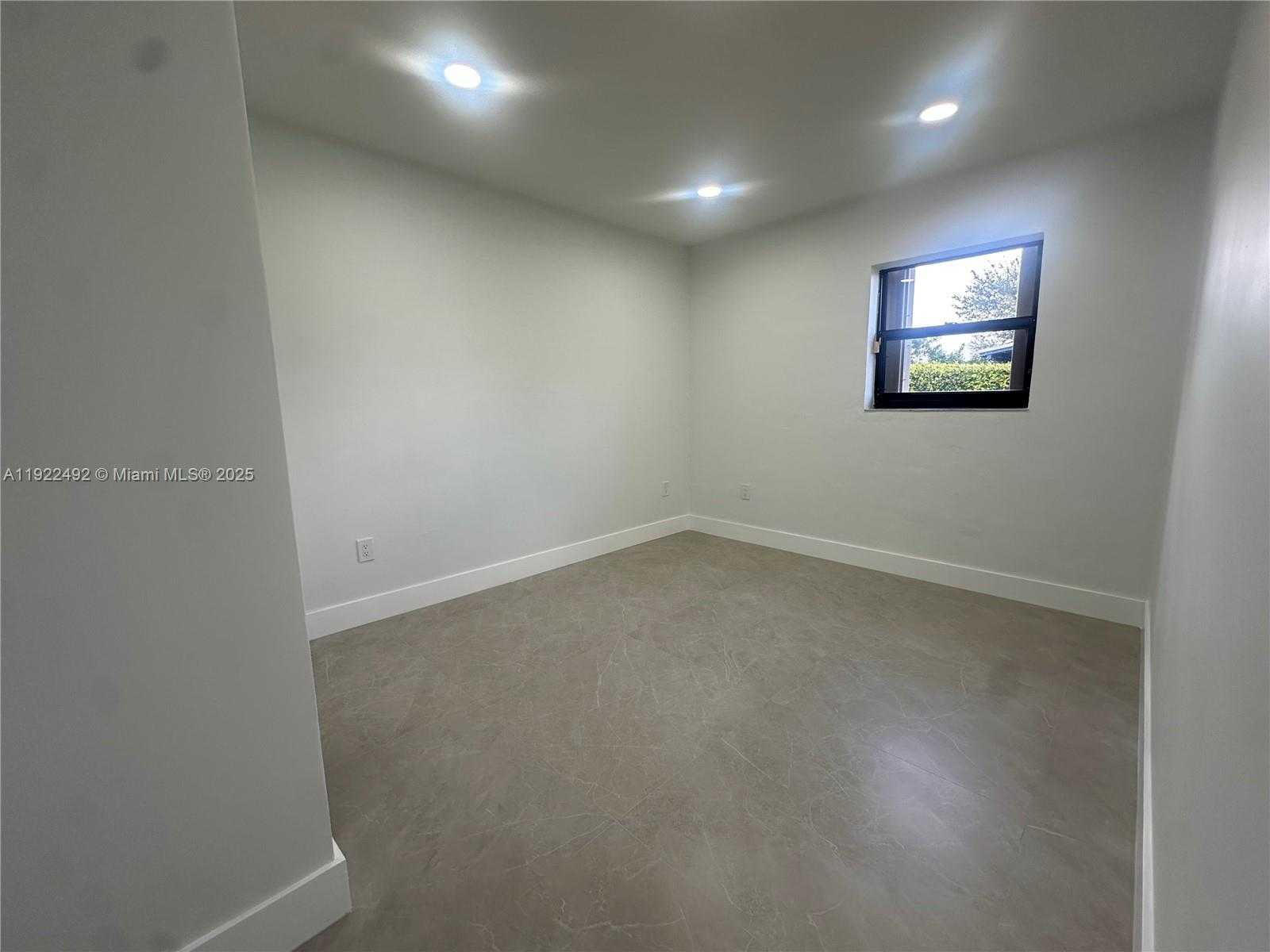 Small Image of 6720 SOUTH WEST 50TH TER, Miami Number 4