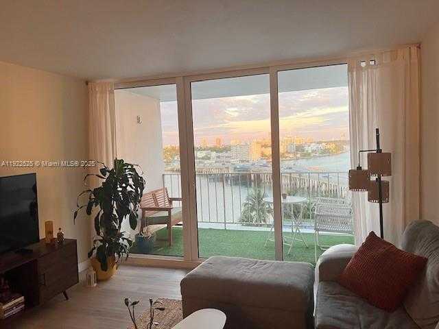 Small Image of 1865 79TH ST CSWY #10C, North Bay Village Number 6