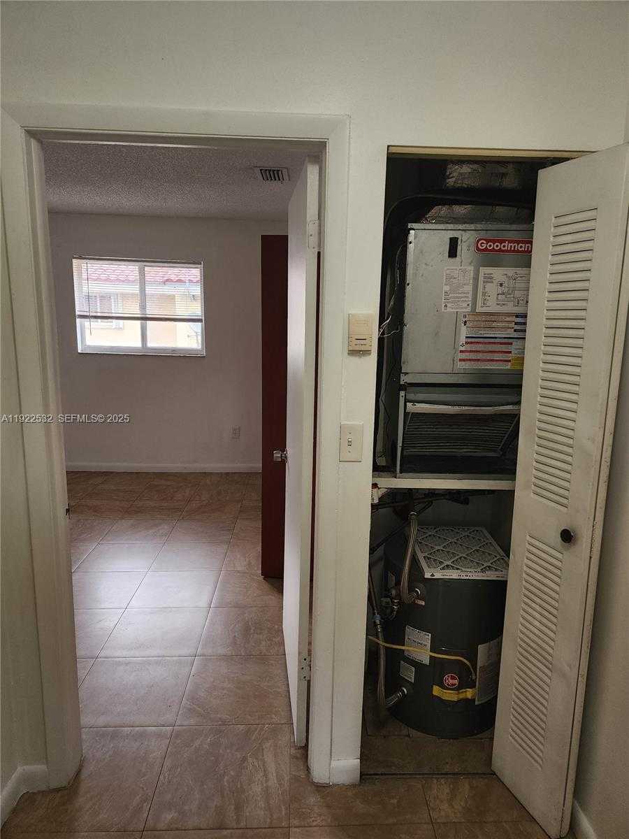 Small Image of Miami Number 11