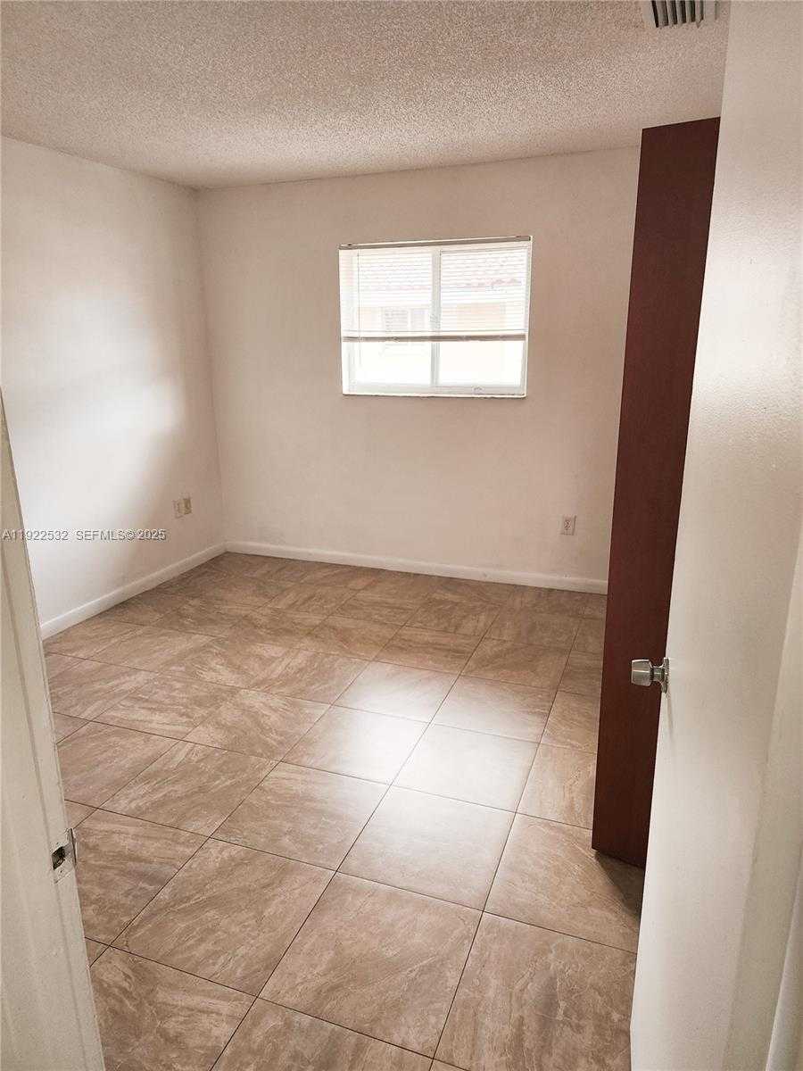 Small Image of Miami Number 12