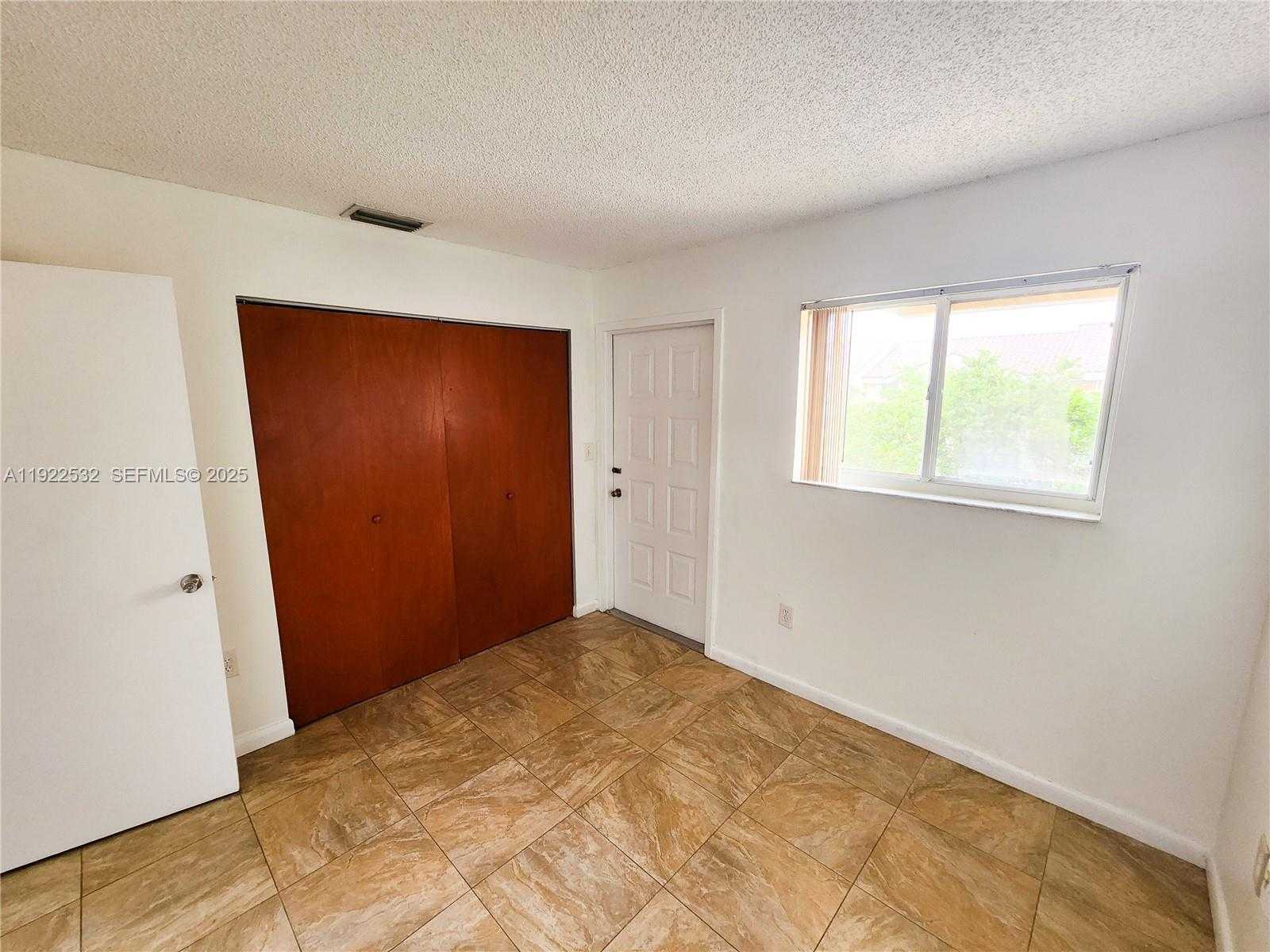 Small Image of Miami Number 19